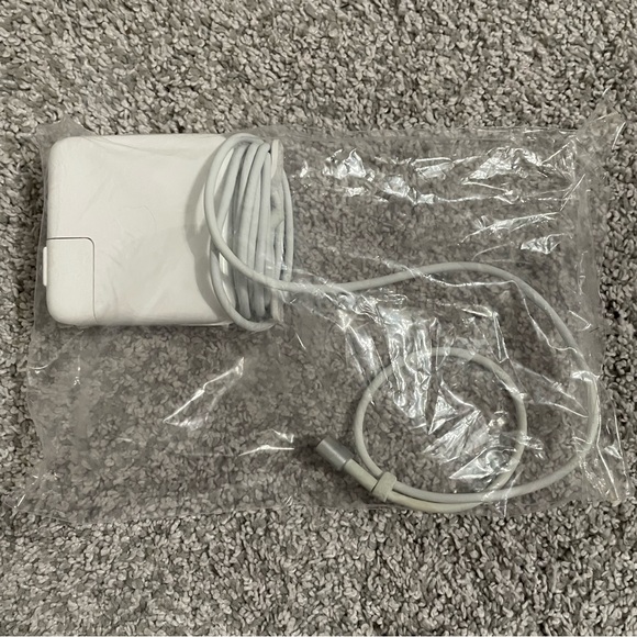 New In Package Apple 45W MagSafe 2 Power Adapter - A1436 - Picture 5 of 6